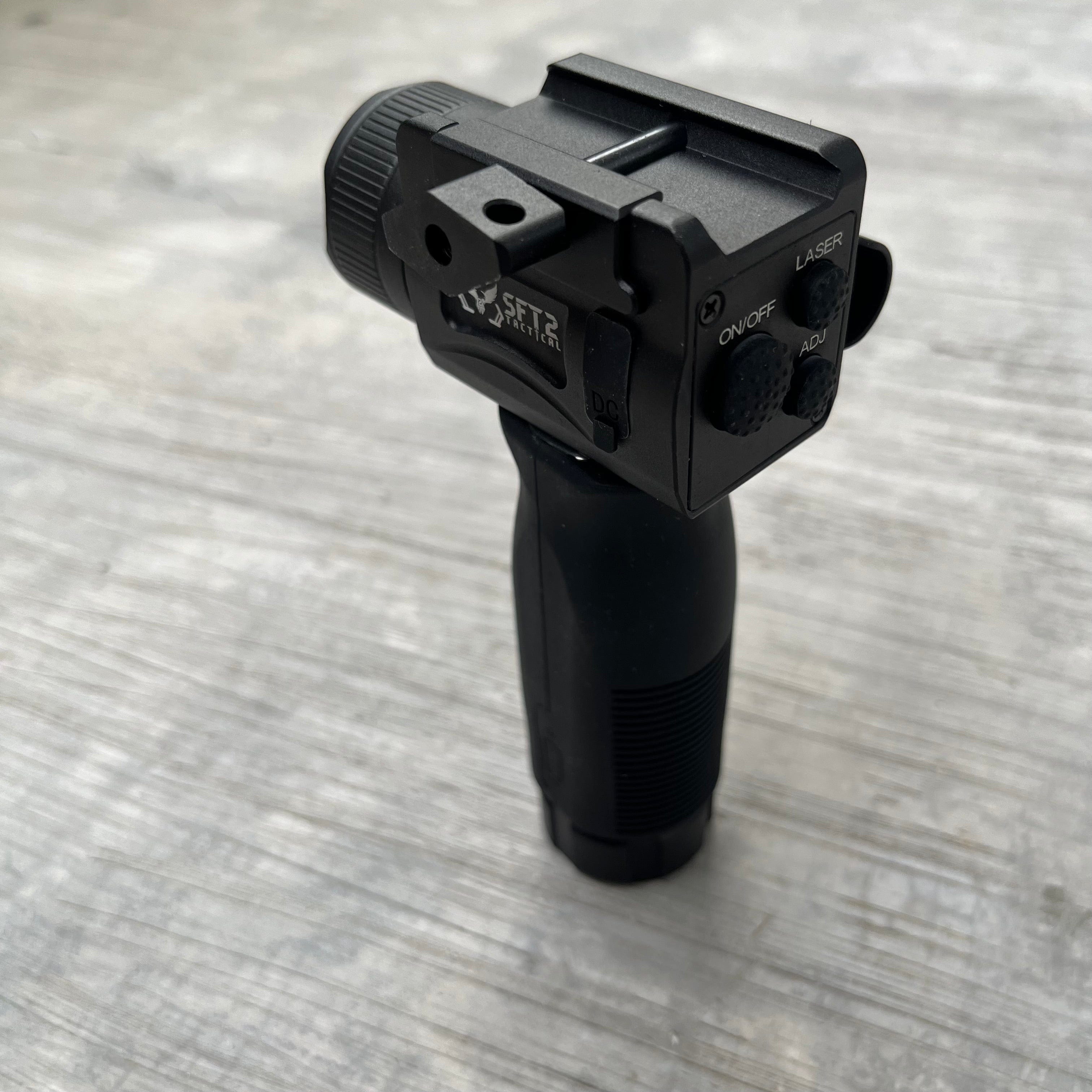 Vertical Foregrip 3 in 1 Flashlight (2000 Lumen)